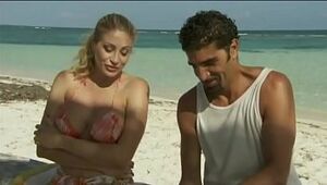 Italian pornographic star Vittoria Risi poked by 2 sailors on the beach