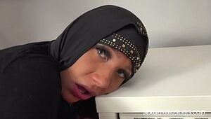 Super-naughty Muslim gal gets some manhood in her
